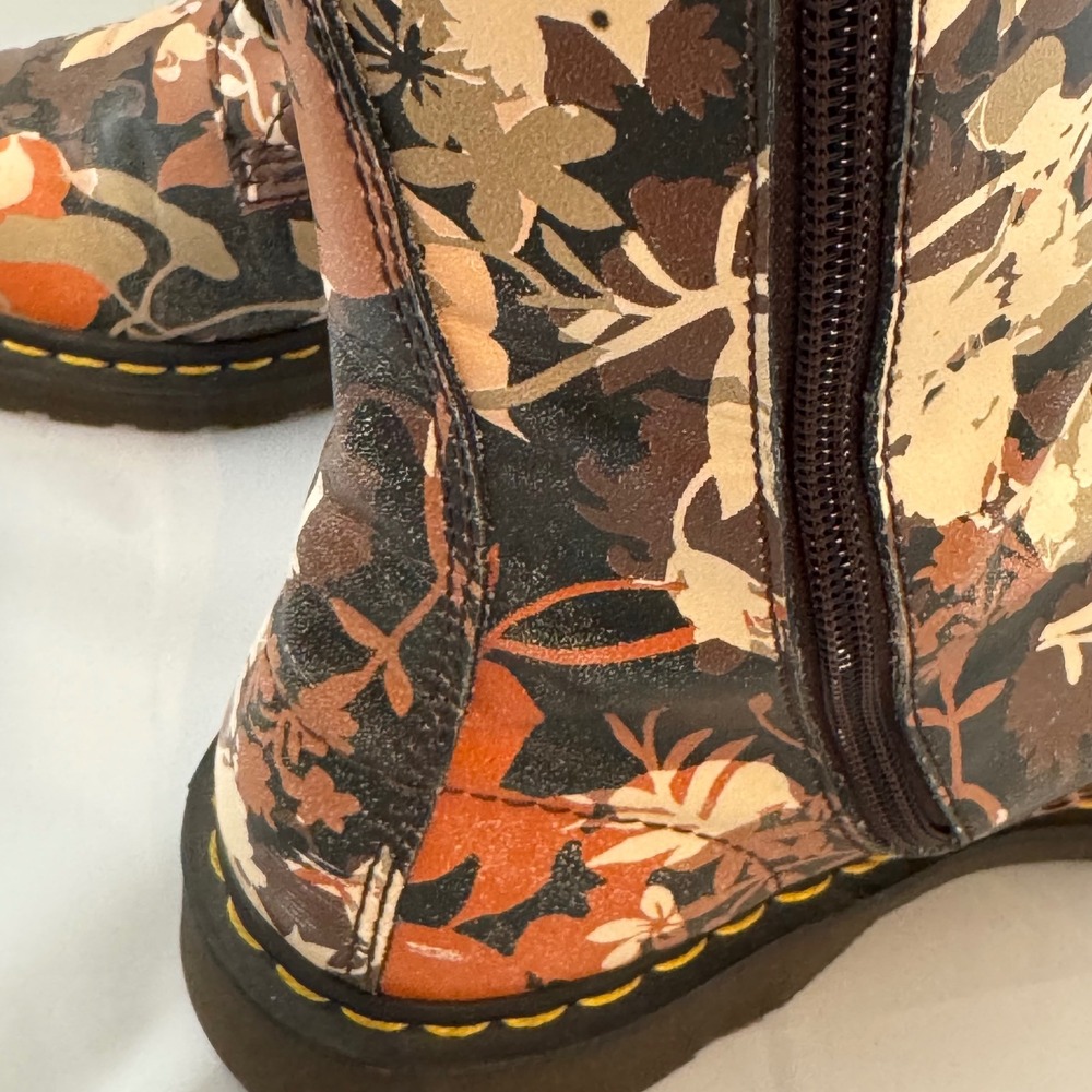 DISCONTINUED Dr. Martens Cerys 14Eye Floral Leather Boot Pointed Toe RARE US L 9 - Picture 6 of 14